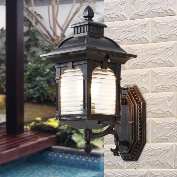 Vintage Style Outdoor Wall Light
