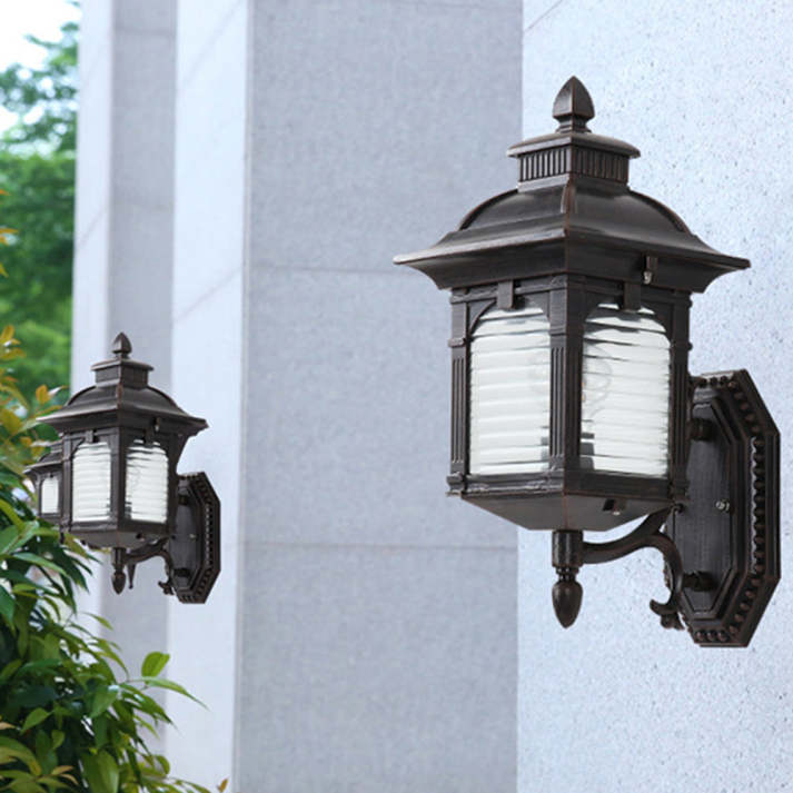 Vintage Style Outdoor Wall Light