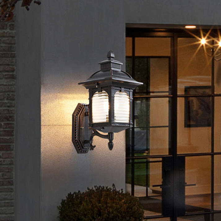 Vintage Style Outdoor Wall Light