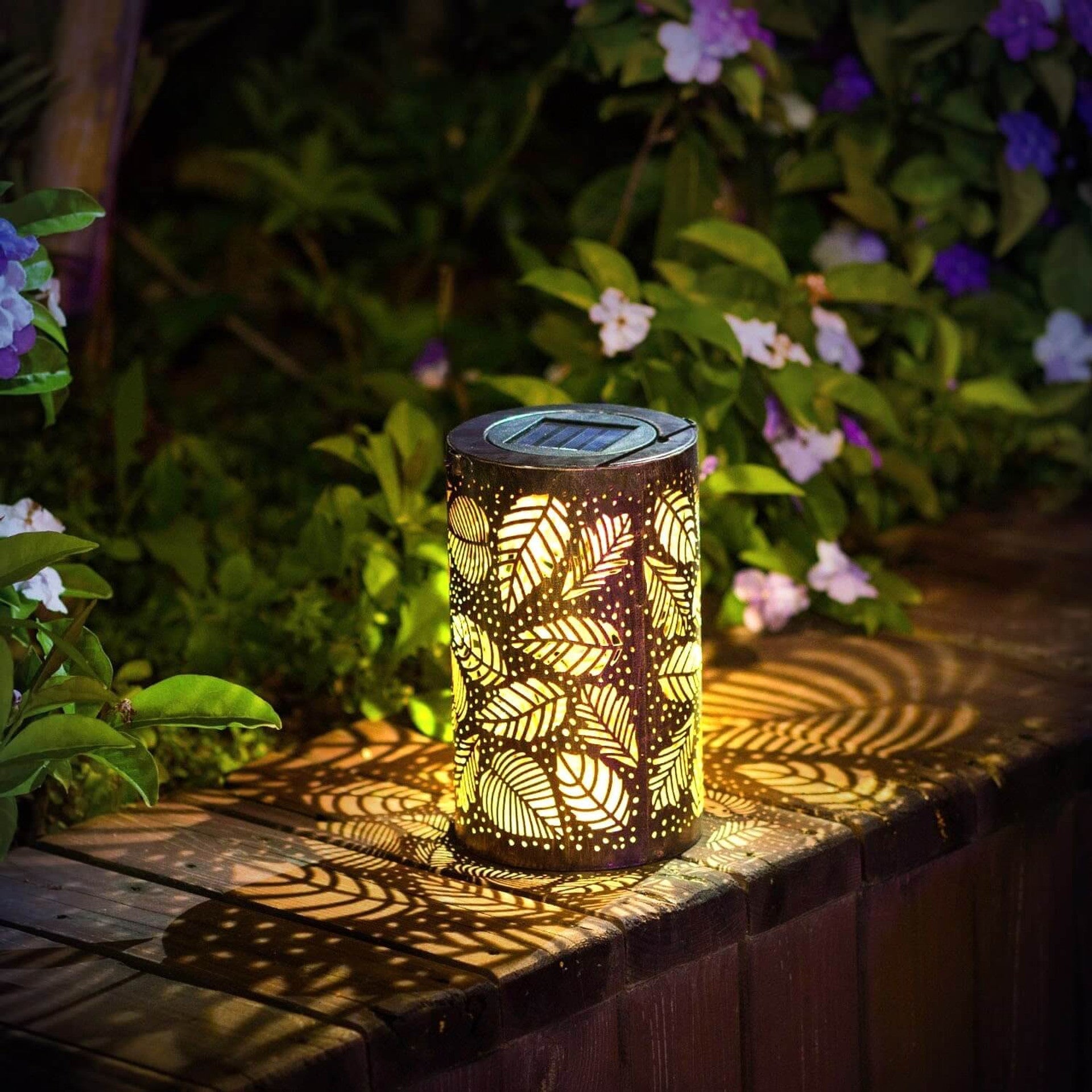 Solar Leaf Pattern Garden Lantern